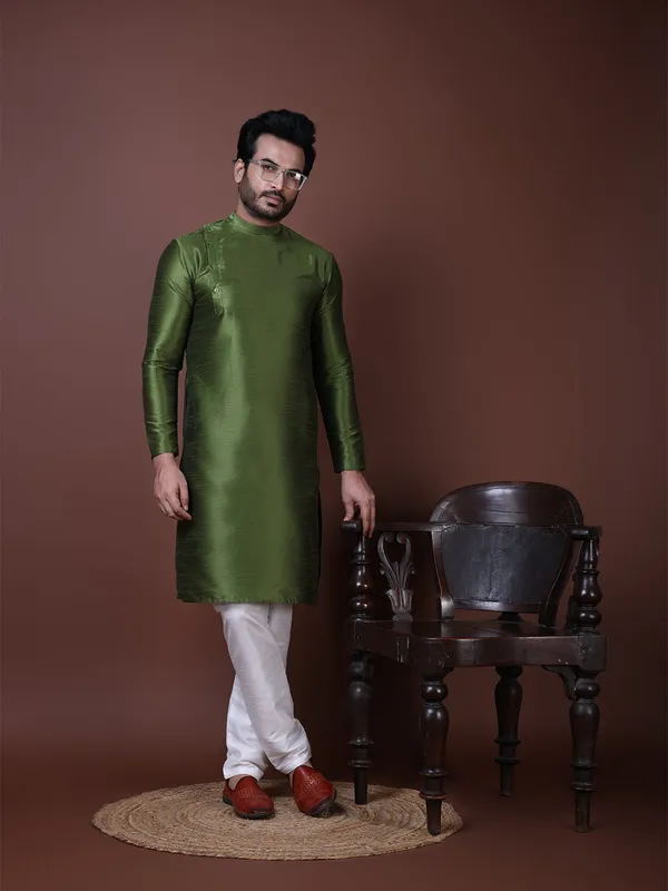 Green_Solid_Festive_Straight_Kurta_With_Pyjama_Set_For_Men