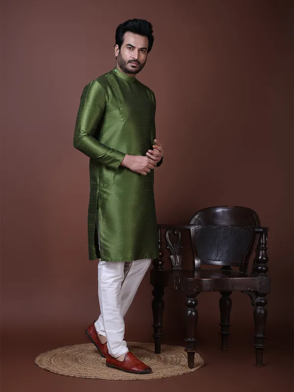 Green_Solid_Festive_Straight_Kurta_With_Pyjama_Set_For_Men