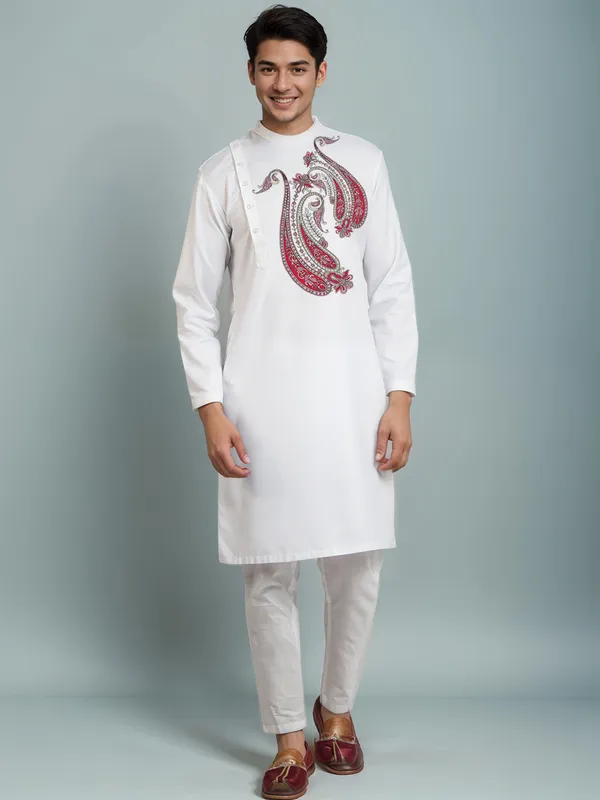 White_Side_Placket_Printed_Kurta_With_Pyjama_Set_For_Men