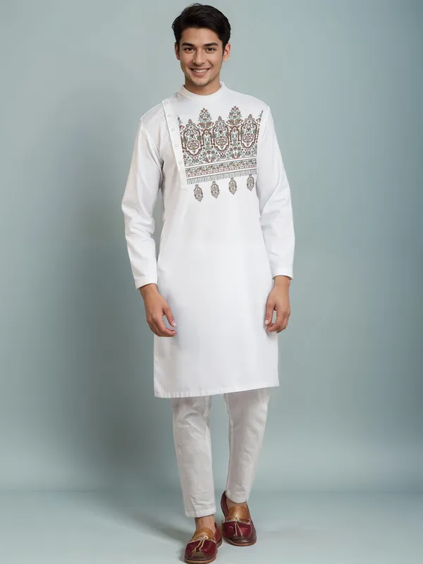 White_Side_Placket_Printed_Kurta_With_Pyjama_Set_For_Men