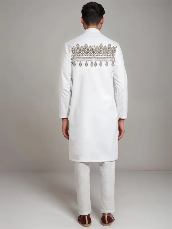 White_Side_Placket_Printed_Kurta_With_Pyjama_Set_For_Men