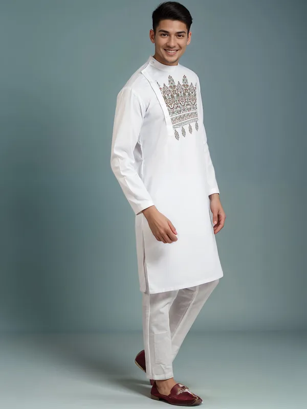 White_Side_Placket_Printed_Kurta_With_Pyjama_Set_For_Men