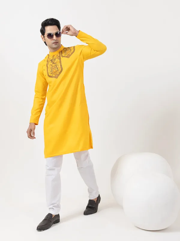 Mustard_Side_Placket_Printed_Kurta-Pyjama_Set_For_Men