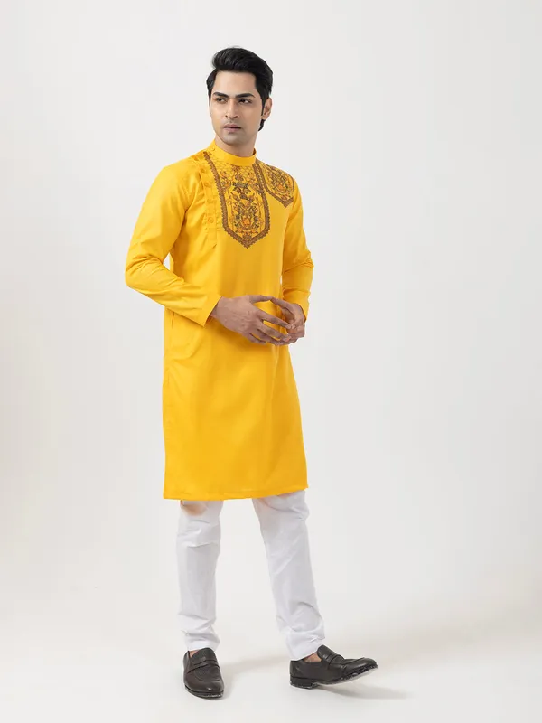 Mustard_Side_Placket_Printed_Kurta-Pyjama_Set_For_Men