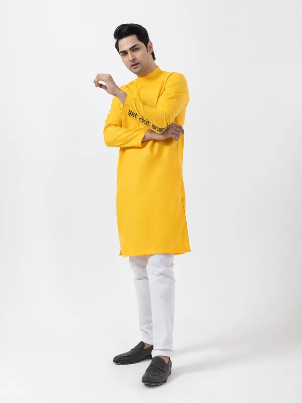 Mustard_Side_Placket_Printed_Kurta-Pyjama_Set_For_Men
