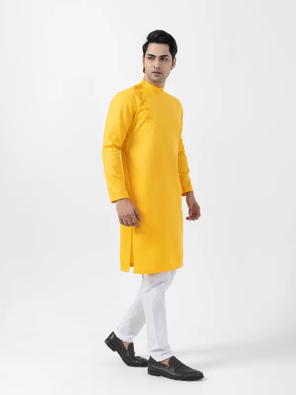 Mustard_Side_Placket_Printed_Kurta-Pyjama_Set_For_Men