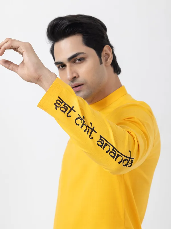 Mustard_Side_Placket_Printed_Kurta-Pyjama_Set_For_Men