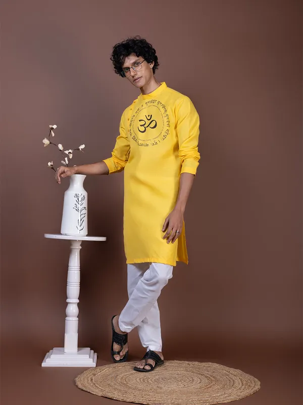 Mustard_Side_Placket_Printed_Kurta-Pyjama_Set_For_Men