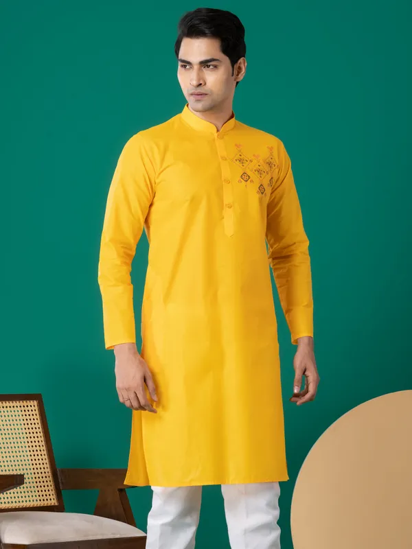 Yellow_Printed_Kurta_Pyjama_Set_For_Men
