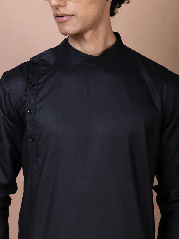 Black_Solid_Cotton_Straight_Kurta_With_Pyjama_Set_For_Men