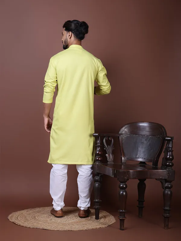 Olive-Green_Mandarin_Collar_Straight_Kurta_With_Pyjama_Set_For_Men
