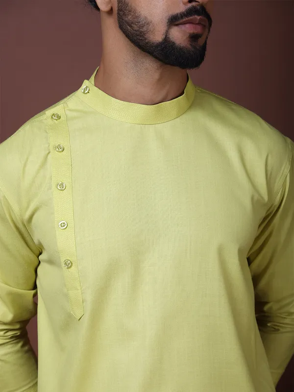 Olive-Green_Mandarin_Collar_Straight_Kurta_With_Pyjama_Set_For_Men