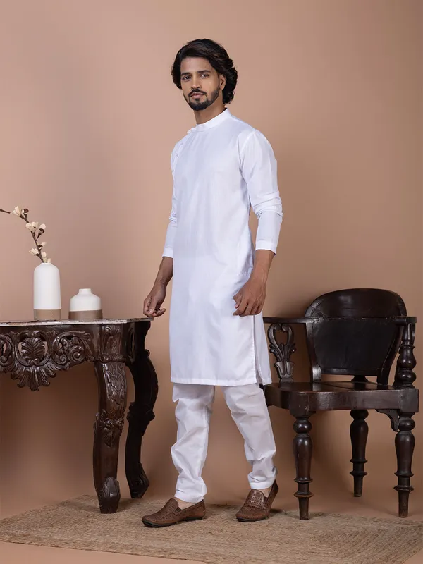 White_Thread_Work_Kurta_With_Pyjama_Set_For_Men