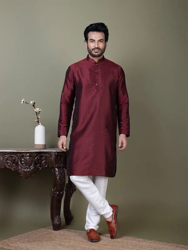 Maroon_Geometric_Woven_Design_Mandarin_Collar_Straight_Kurta_With_Pyjama_For_Men