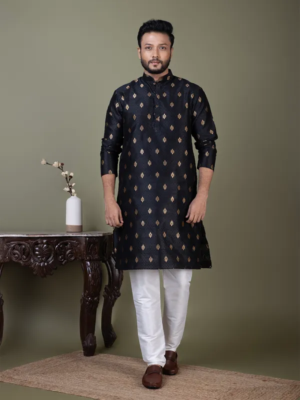 Men_Jacquard_Black_Kurta