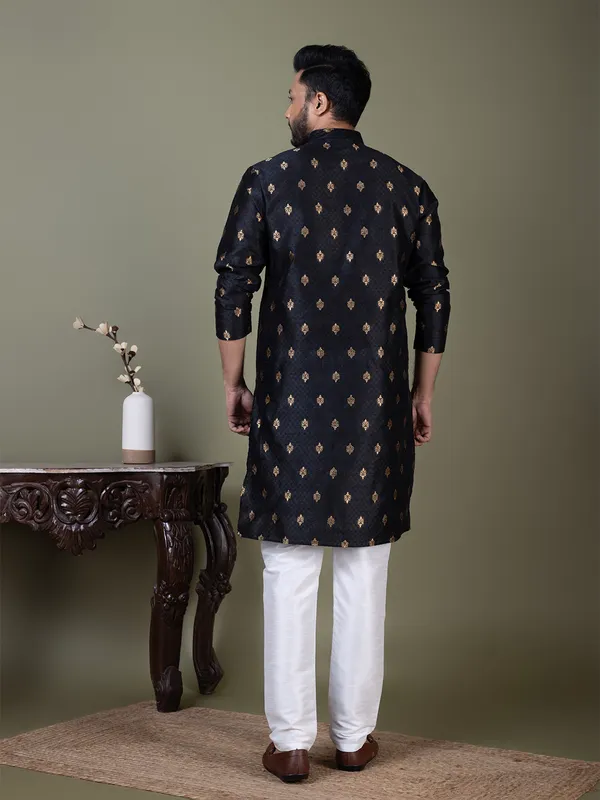 Men_Jacquard_Black_Kurta