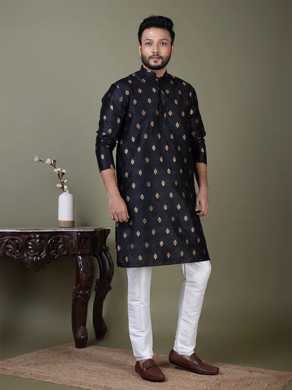 Men_Jacquard_Black_Kurta