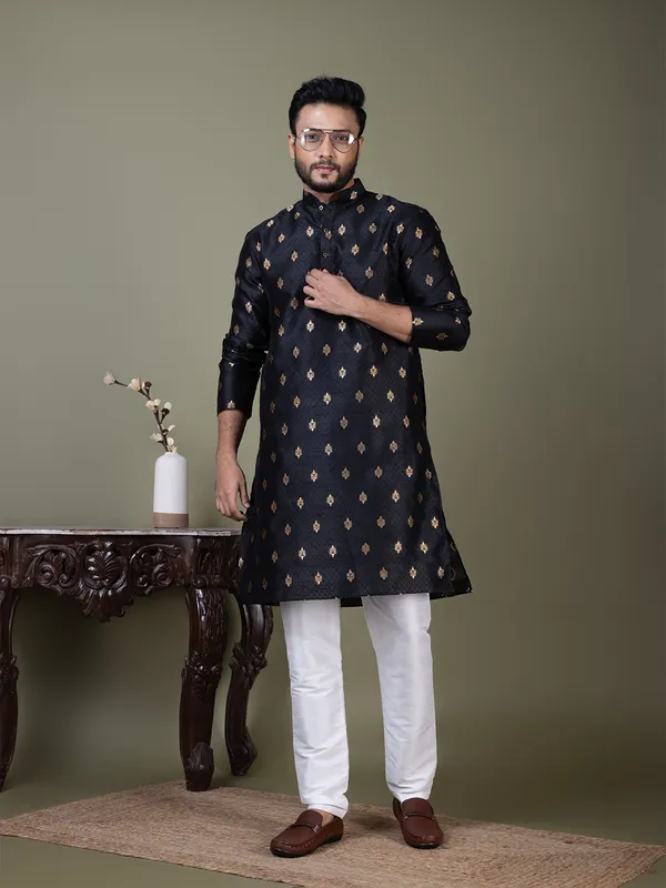Men_Jacquard_Black_Kurta
