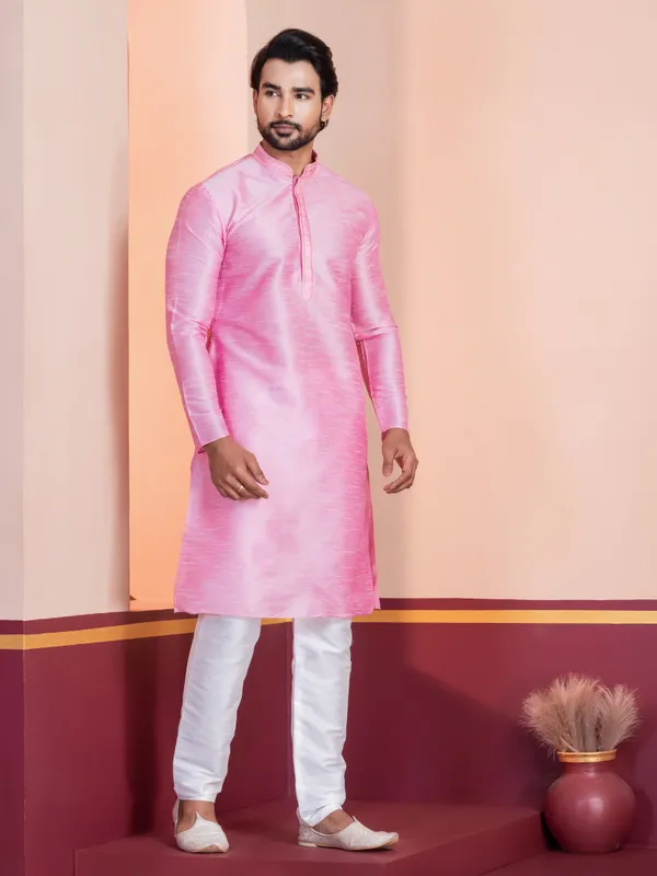 Men_Embroidered_Pink_Kurta