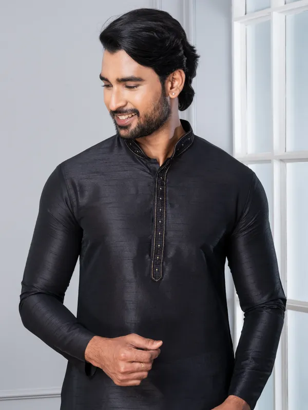 Men_Woven_Black_Kurta