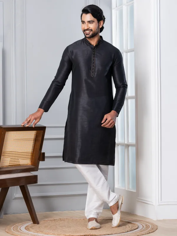 Men_Woven_Black_Kurta