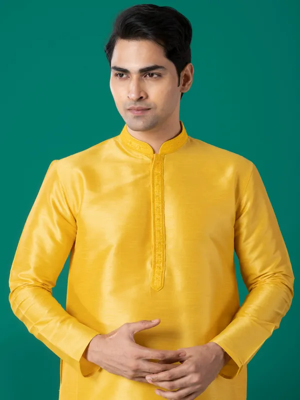 Men_Woven_Yellow_Kurta