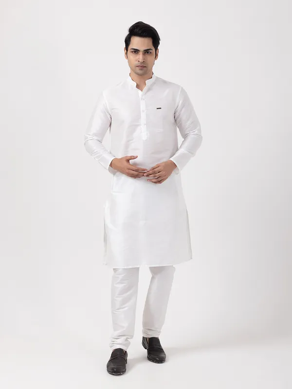 Men_Silk_Woven_White_Kurta