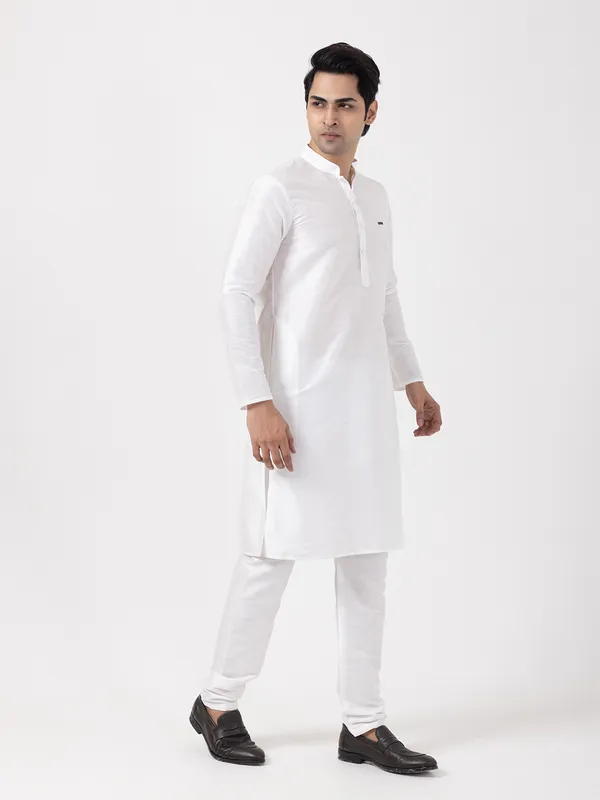 Men_Silk_Woven_White_Kurta