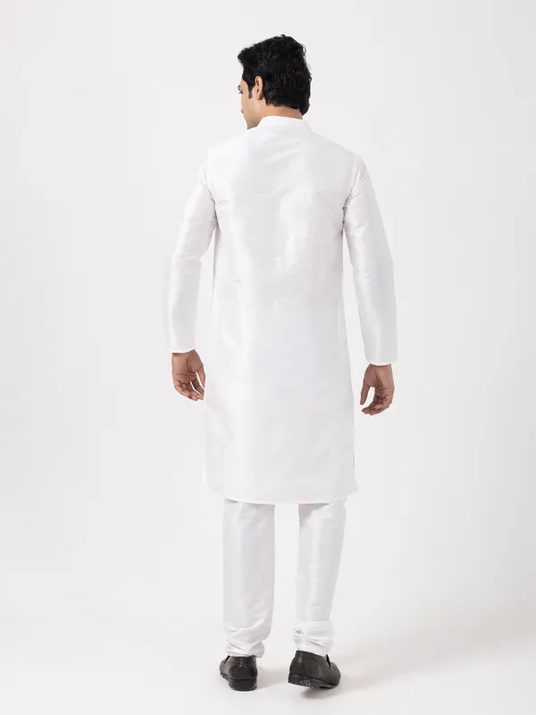 Men_Silk_Woven_White_Kurta