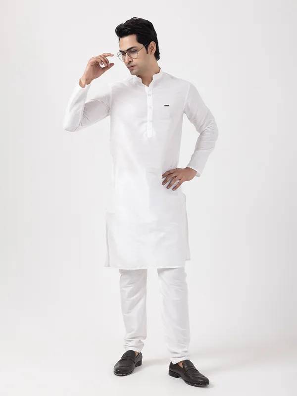 Men_Silk_Woven_White_Kurta