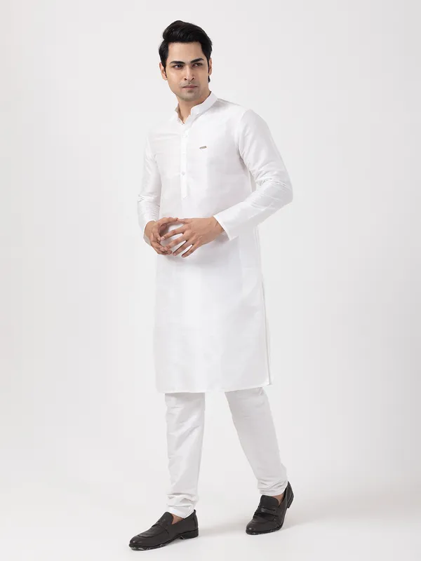 Men_Silk_Woven_White_Kurta