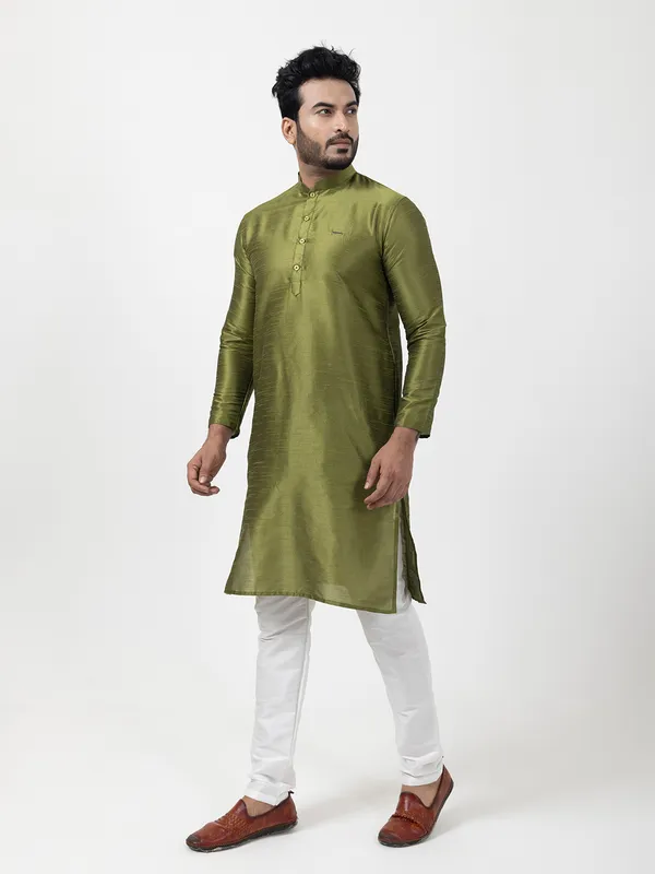Men_Silk_Woven_Green_Kurta