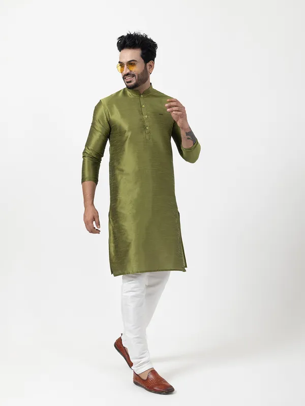 Men_Silk_Woven_Green_Kurta