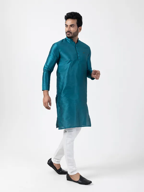Men_Silk_Woven_Blue_Kurta