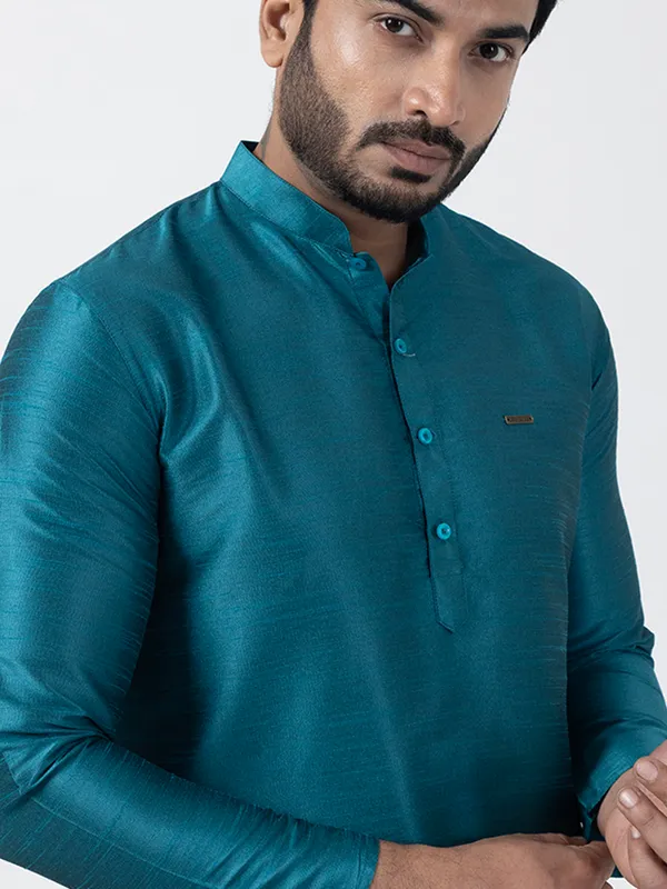 Men_Silk_Woven_Blue_Kurta