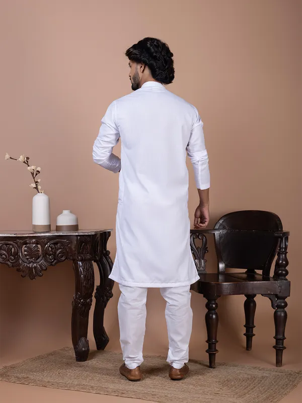 Men_Thread_Work_White_Kurta