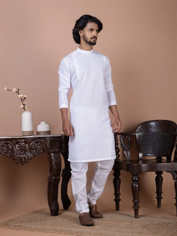 Men_Thread_Work_White_Kurta
