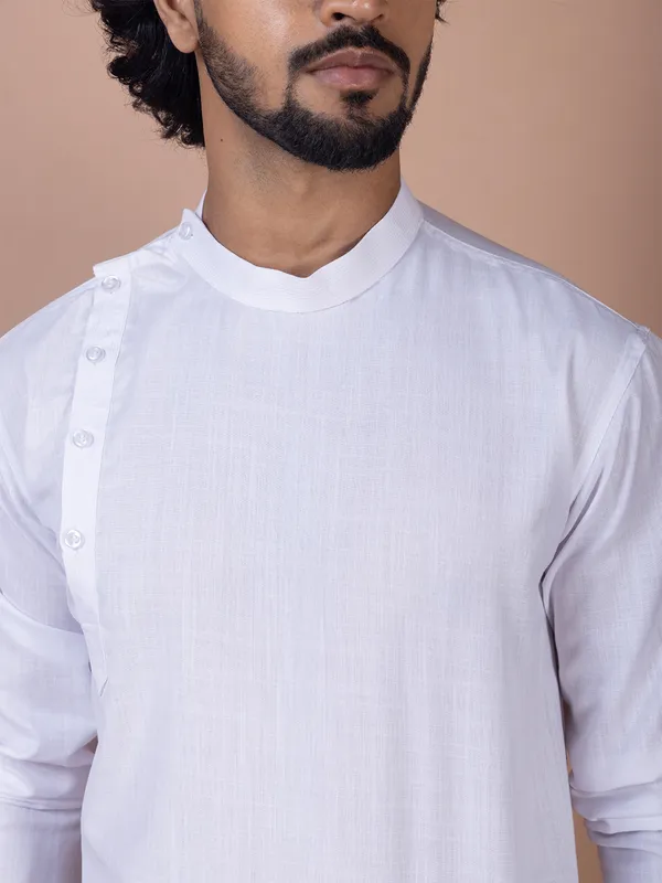 Men_Thread_Work_White_Kurta