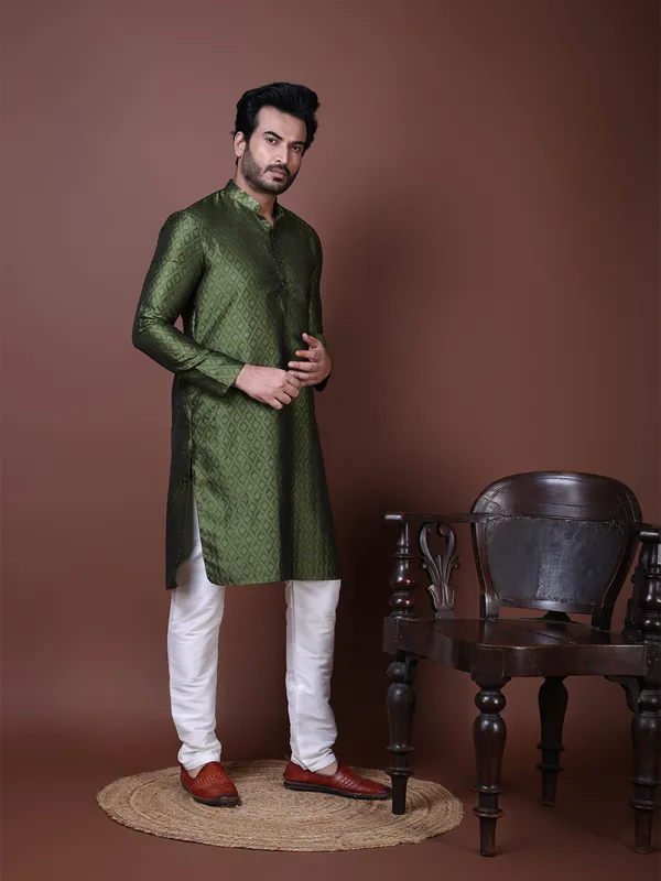 Men_Woven_Olive-Green_Kurta