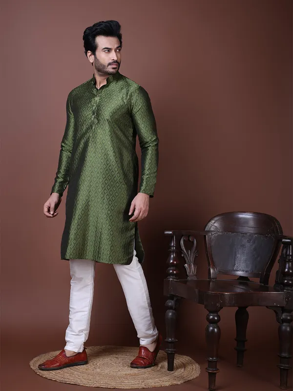 Men_Woven_Olive-Green_Kurta