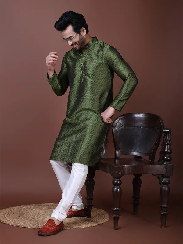 Men_Woven_Olive-Green_Kurta