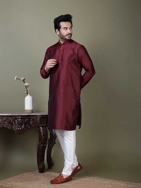 Men_Woven_Maroon_Kurta