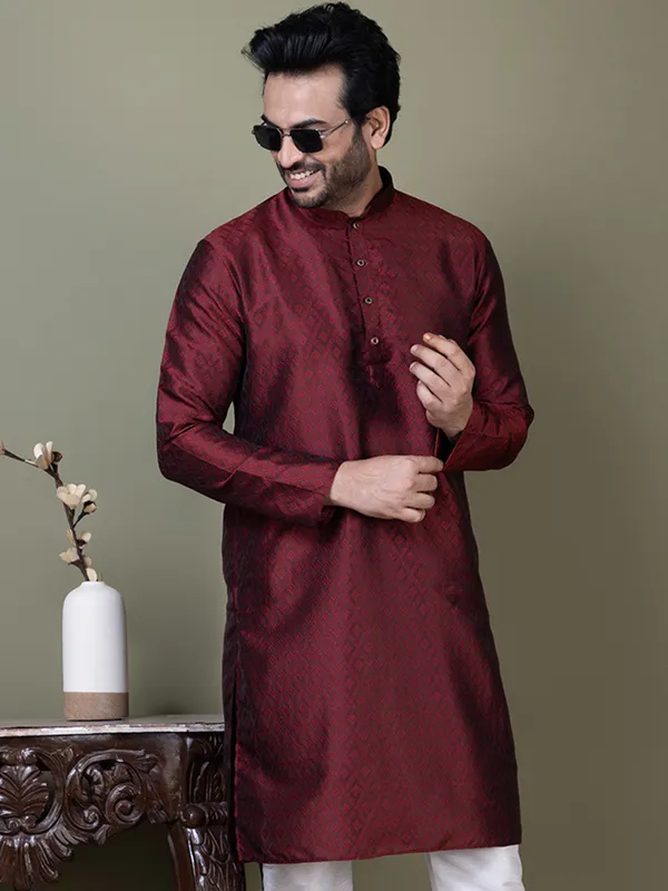 Men_Woven_Maroon_Kurta