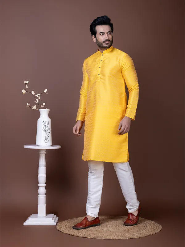Men_Woven_Yellow_Kurta