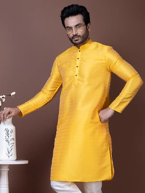 Men_Woven_Yellow_Kurta