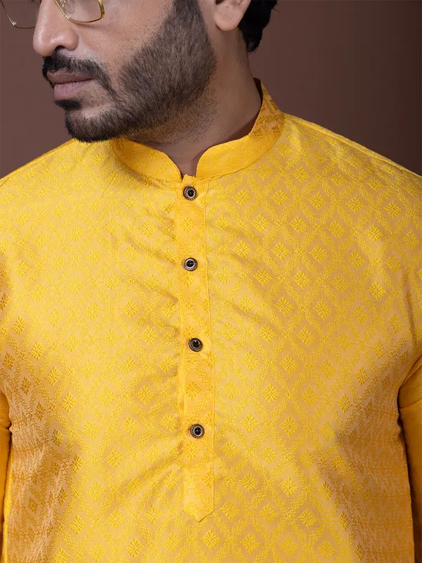 Men_Woven_Yellow_Kurta