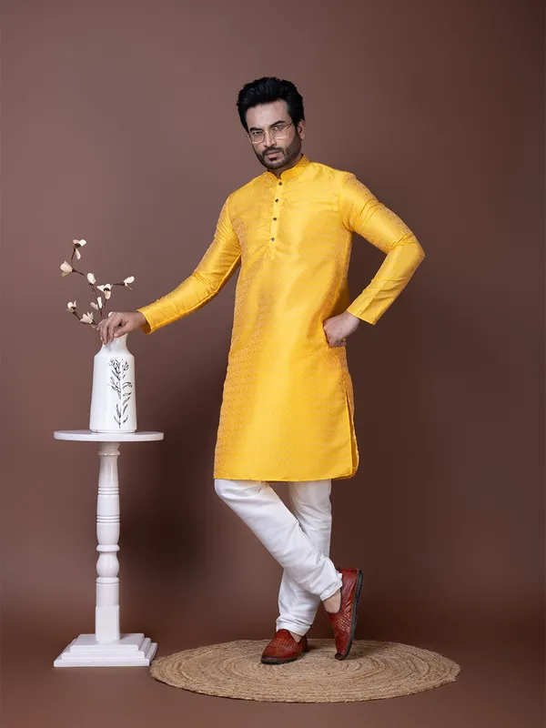 Men_Woven_Yellow_Kurta