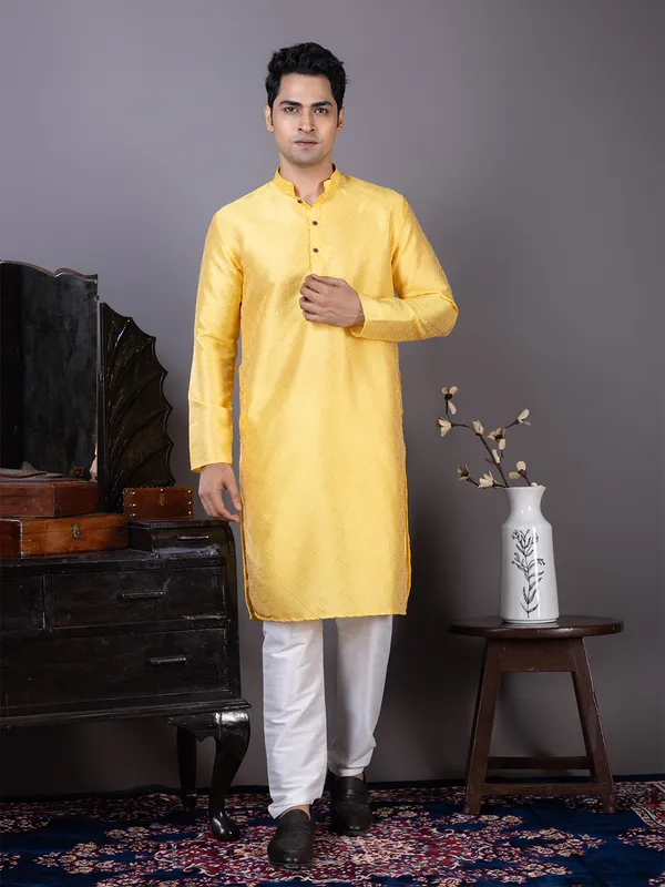 Men_Jacquard_Woven_Yellow_Kurta