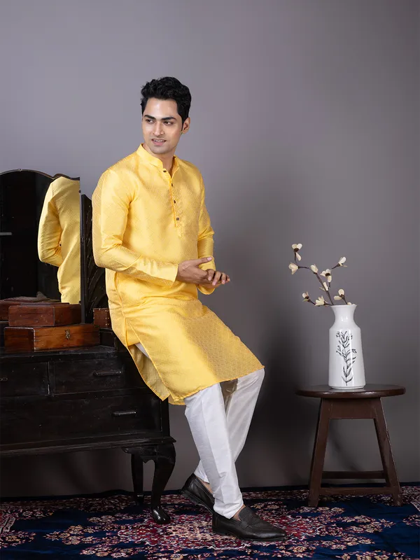 Men_Jacquard_Woven_Yellow_Kurta