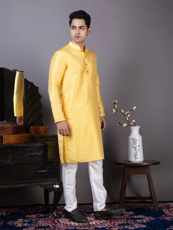 Men_Jacquard_Woven_Yellow_Kurta